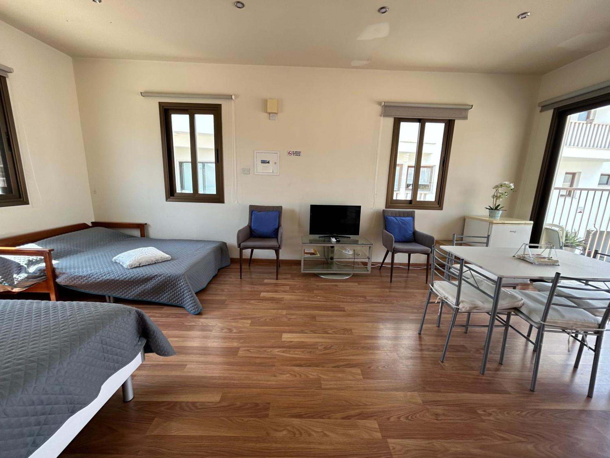 Extremely Comfy Apt With Spacious Private Terrace 10Min Walk To The Beach & In Town Lárnaka Eksteriør bilde